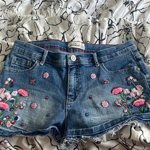 Brand: JORDACHE, blue Jean with floral print, never used (has no tags)